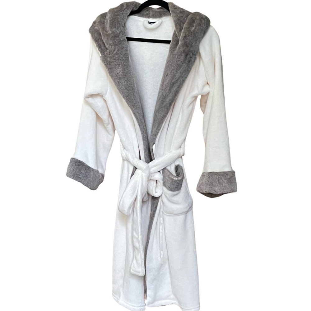 HOODED PLUSH ROBE - Picture 2 of 7